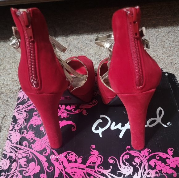 Red Velvet Platform High Heels - Picture 3 of 4
